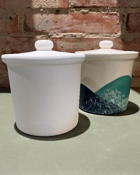 Mellem krukke m/låg mål: H15 cm. 359 kr.