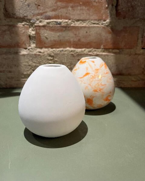 Lille vase mål: 8cm h. 179 kr.